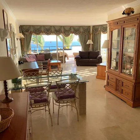Front Line Luxury Apartment *