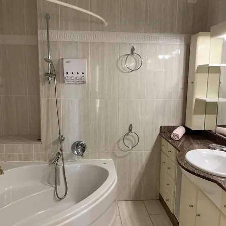 Front Line Luxury Apartment *