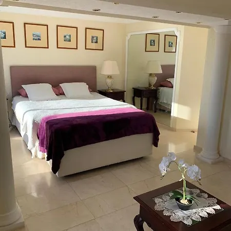 Front Line Luxury Apartment *